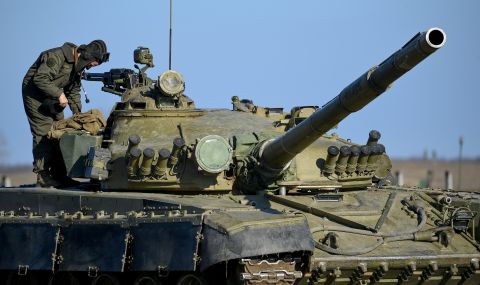 Доброволци събраха пари за закупуване на танк за Украйна - 1