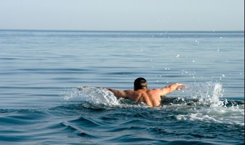 Генерал плува 12 часа след авария с хеликоптер - 1