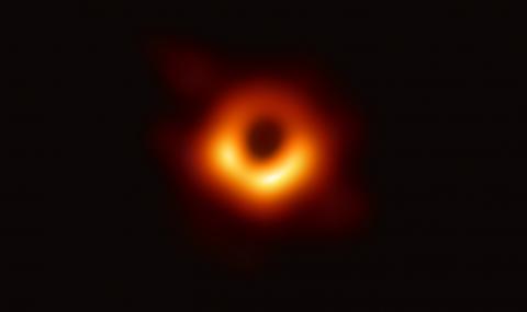 Исторически момент в науката! Снимаха черна дупка (СНИМКИ) - 1