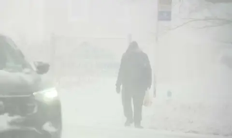 Зимна буря в САЩ остави хиляди домакинства без ток и предизвика транспортен хаос ВИДЕО