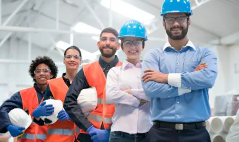 Все повече чужденци избират България за работа и живот