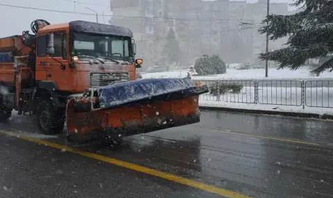 Регионалният министър: За почистване на снега могат да бъдат мобилизирани над 2000 машини  - 1