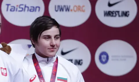 Юлияна Янева на финал на световното по борба - 1