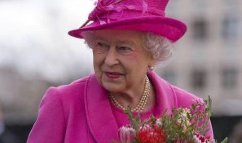 96 оръдейни изстрела в памет на кралицата  - 1