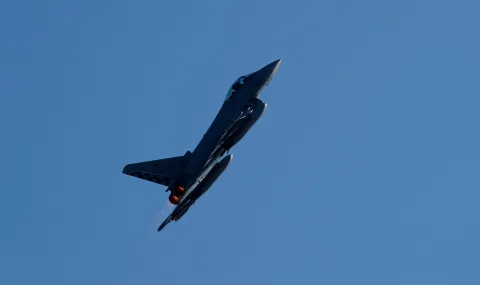Русия представя модернизиран Су-57 като самолет с „технологии от шесто поколение“ - 1