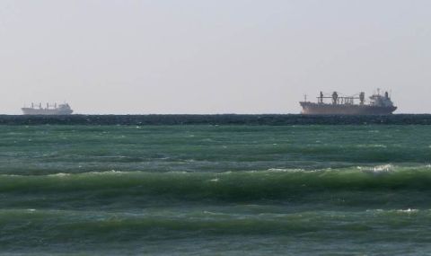 САЩ изпращат допълнителни военни кораби и хиляди морски пехотинци в Близкия изток - 1