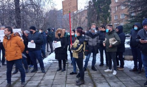 Граждани протестираха срещу кметицата на "Красно село", защо - разказват пред ФАКТИ - 1
