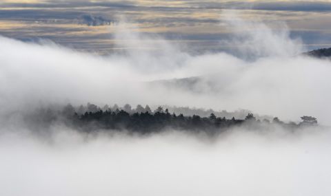 Облаци и мъгла на изток, слънчево на запад - 1