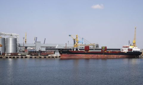 Корабът "Примус" прави втори опит да стигне до Варна от Одеса - 1
