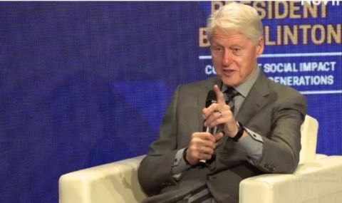 Бил Клинтън с призив към младите българи: Не бъдете пасивни, занимавайте се с политика! - 1