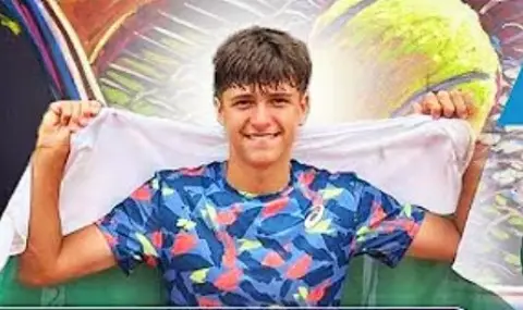 Александър Василев също ще играе на четвъртфиналите при юношите на Уимбълдън - 1