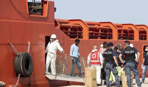 Италия отказа да приеме мигранти и обвини Холандия - 1
