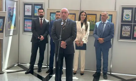 Депутатът от ПБ Александра Вълчева и председателят на Държавната агенция за бежанците Иван Иванов към децата бежанци: Не спирайте да мечтаете!