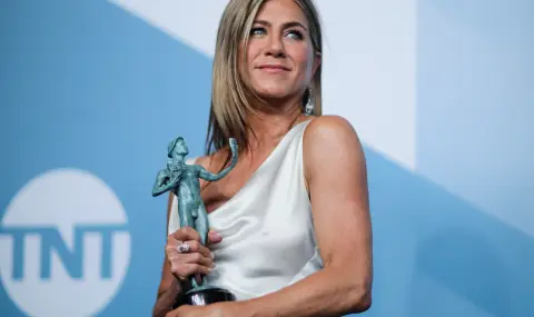 На 56 г. Дженифър Анистън показа стегната фигура и плочки (СНИМКИ+ВИДЕО) - 1