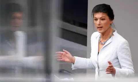 Germany is pursuing an "absurd economic policy  - 1