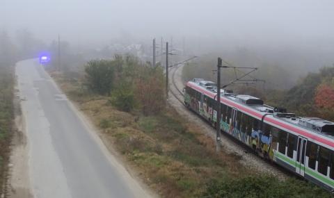 Мъж загина, хвърляйки се пред бързия влак в Благоевград  - 1