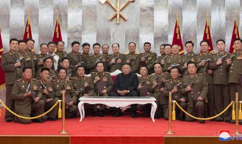 Ким Чен Ун почете войниците, загинали в Корейската война - 1
