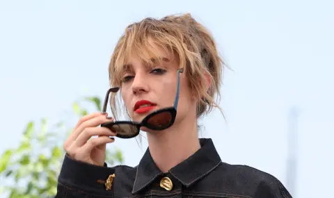 Мая Хоук от „Stranger Things“ и Крисчън Лий Хътсън си казаха "да" на Св. Валентин в Ню Йорк (ВИДЕО) - 1