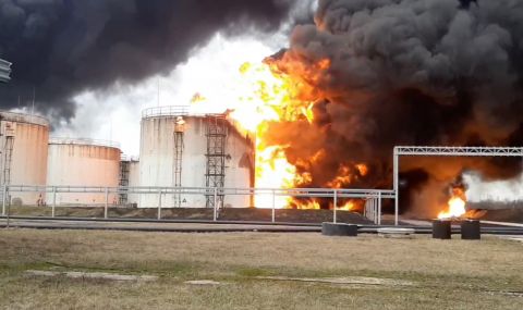 В петролно депо в руската Белгородска област избухна пожар - 1