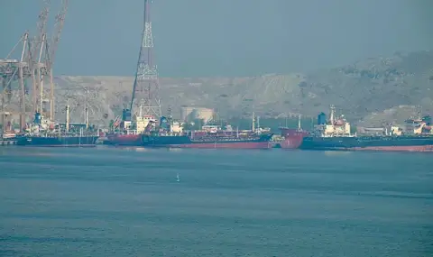 Escalation in the Middle East: IRGC blocks oil tankers in the Strait of Hormuz, CENTCOM retaliates with strikes in Hormo - 1