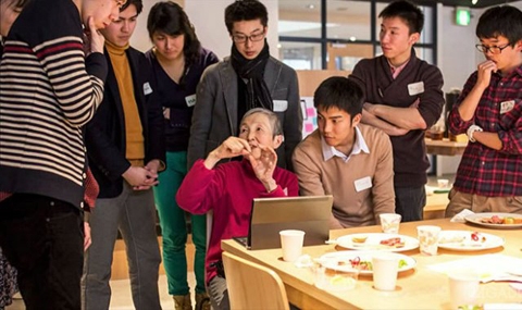 81-годишна японка порази Интернет - 1