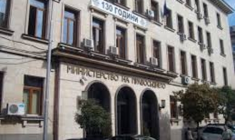 Павлова преразпредели ресорите на заместниците си - 1