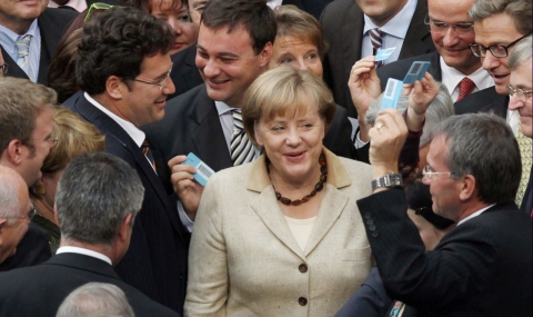 Ангела Меркел получи подкрепа за спасяване на Еврозоната - 1
