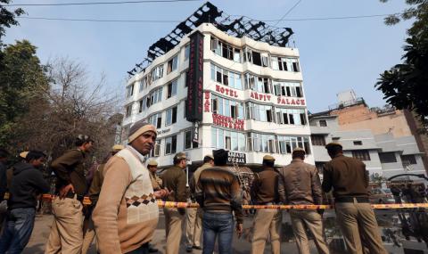 17 души загинаха при пожар в Индия - 1