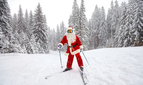 Над 300 скиори, облечени като Дядо Коледа карат ски за благотворителност в САЩ (ВИДЕО) - 1