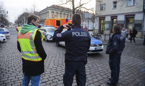 Обезвредиха бомба на коледен базар в Германия - 1