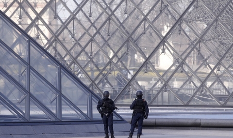 Атаката срещу Лувъра се смята за терористичен акт - 1