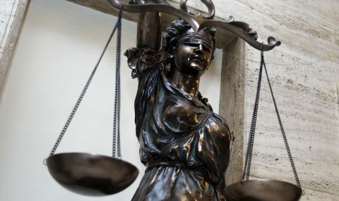 Митничарка осъди прокуратурата за причинено унижение - 1