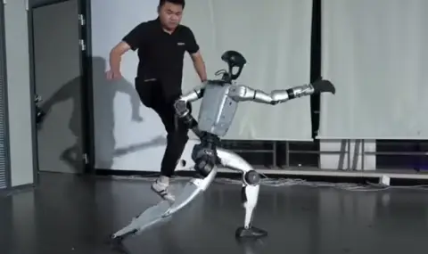 Хуманоидните роботи вече издържат и на бой (ВИДЕО) - 1