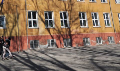 COVID-19: Всеки трети ученик пред екрана - 1