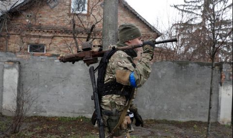 Безсмислено е да се доставя тежко оръжие на Украйна - 1