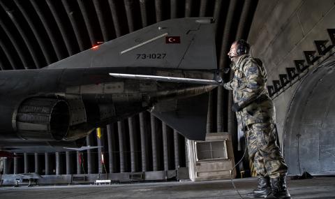 Турция изпрати военни самолети в Италия - 1