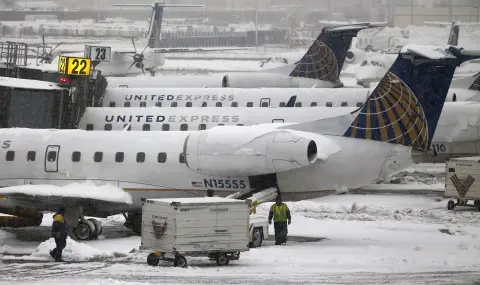 Хаос в Ню Йорк и североизточните щати на САЩ: отменени са много полети заради зимна буря - 1