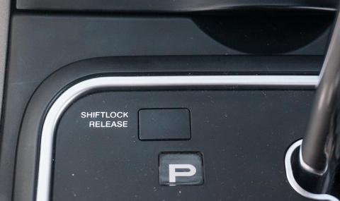 Загадъчни бутони в колата: За какво служат? - 1
