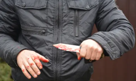 Клиент намушка с нож управител на заведение в Русе - 1