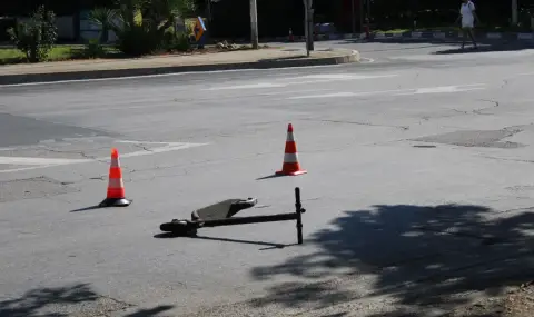 Трамвай блъсна мъж с тротинетка в центъра на София - 1