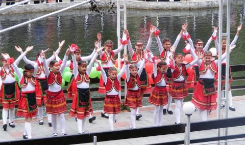 200 деца озариха „Клептуза“ на фолклорен фестивал във Велинград снимка #3