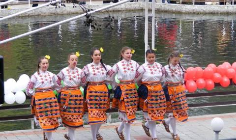 200 деца озариха „Клептуза“ на фолклорен фестивал във Велинград снимка #7