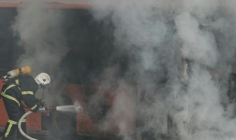 Автобус с 51 пътника се запали край Бургас - 1