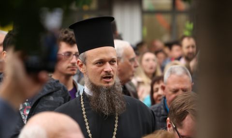 Отец Дионисий за ФАКТИ: Бойко Борисов не е на стола на министър-председателя, но е в институциите и Светия Синод - 1