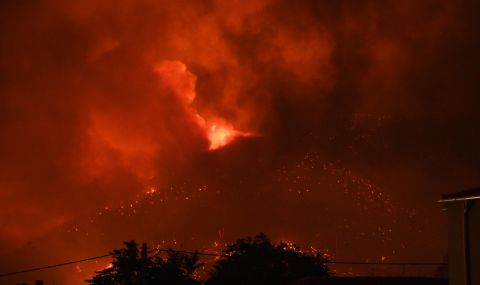 Огромни пожари в Гърция, има загинал и двама ранени - 1