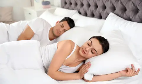 Защо е по-добре двойките да спят с отделни завивки - 1