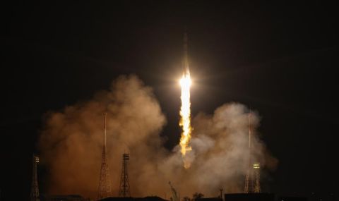 Русия изстреля ракета носител с военен сателит  - 1