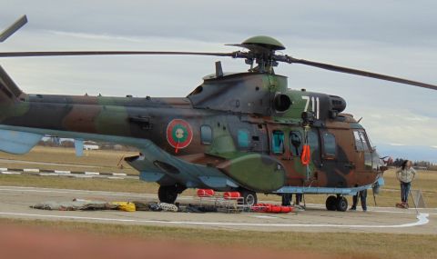 Военен хеликоптер транспортира туристка, пострадала при падане в Пирин   - 1