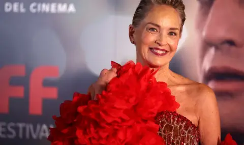 67-годишната Шарън Стоун е като пума в бански с животински принт (СНИМКИ) - 1