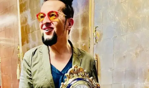 Евгени Минчев се забавлява с внучката на Людмила Живкова - 1